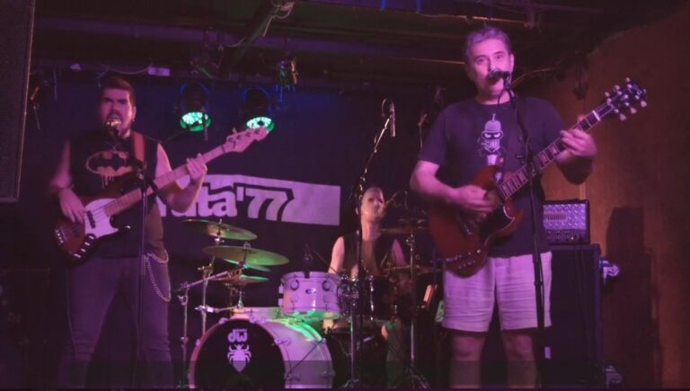 MAMÁ LADILLA OFRECIÓ SU PRIMER CONCIERTO EN SALA EN EL CONFINAMIENTO MAMÁ LADILLA OFRECIÓ SU PRIMER CONCIERTO EN SALA EN EL CONFINAMIENTO